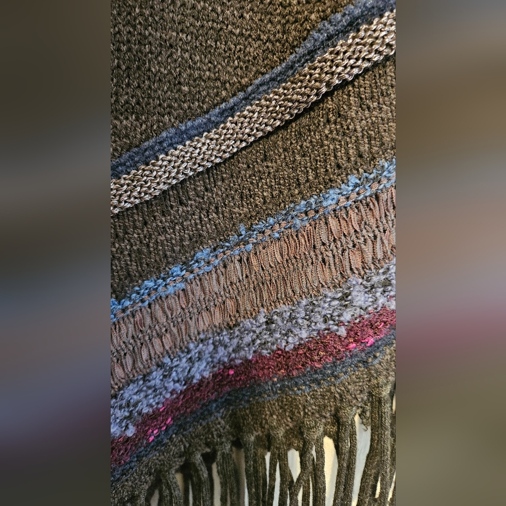 Curio New York Black and Blue Chevron Fringe Poncho Knitted Sweater Size Medium - Picture 3 of 5